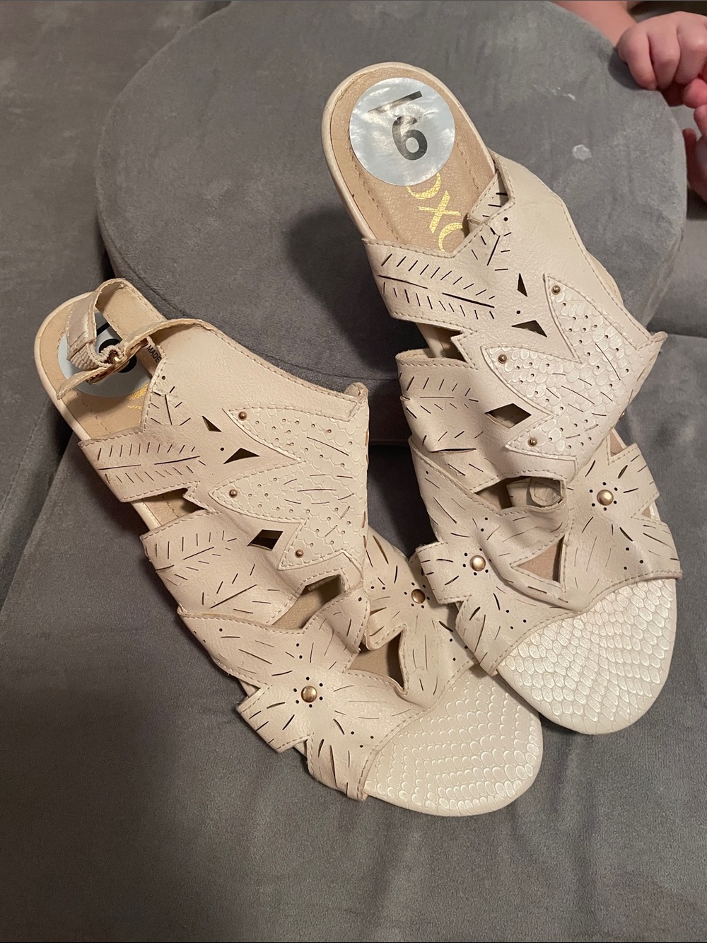XOXO SHASHI Cream Cutout Floral Slingback Sandals
